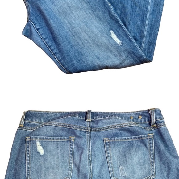 CAbi sz 6 Slim Boyfriend Medium Washed Denim Jeans NWOT - Picture 4 of 5